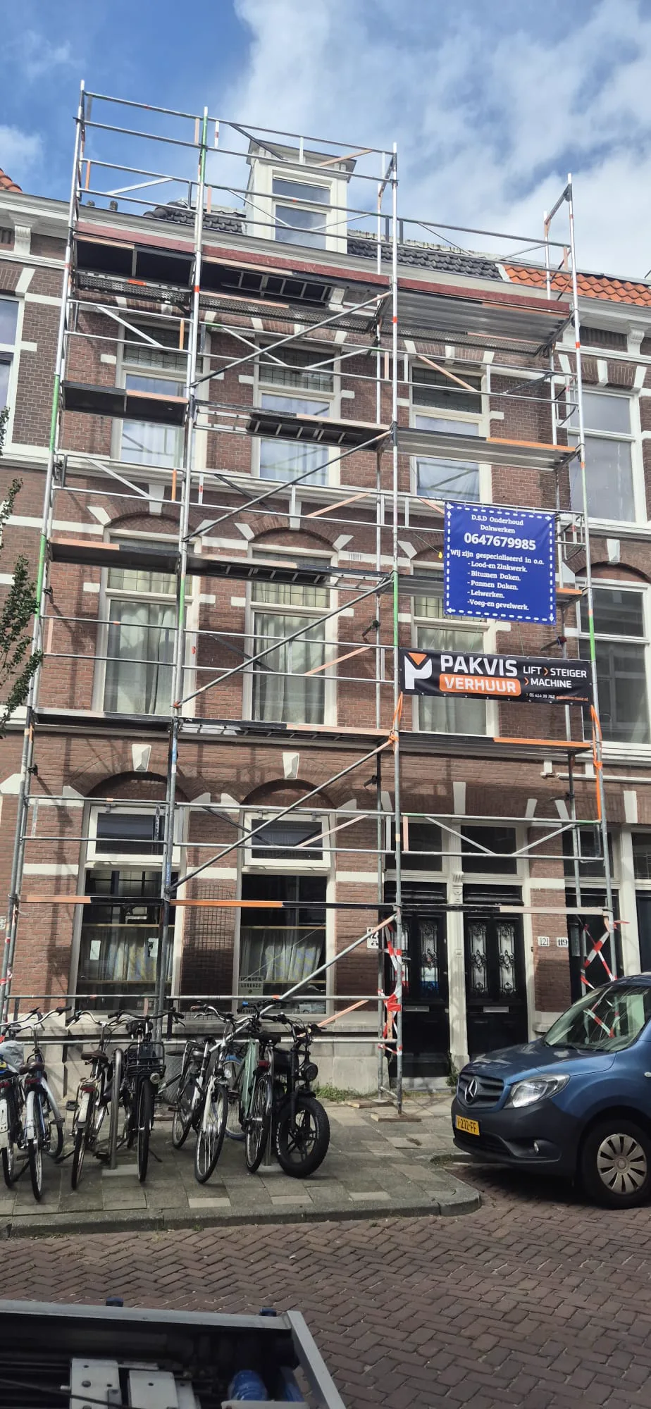 Pakvis-steiger langs een monumentale stadswoning